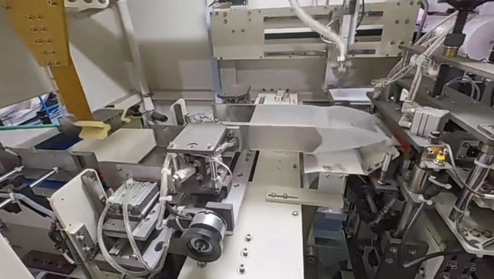 Z/N Fold handdoekmachine met lijm laminatie Keuken handdoek Rewinder 6